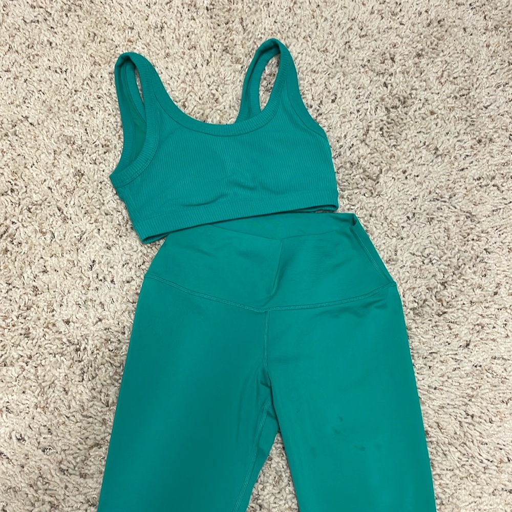 Alo Airbrush Legging/Bra Set in Green (see description)